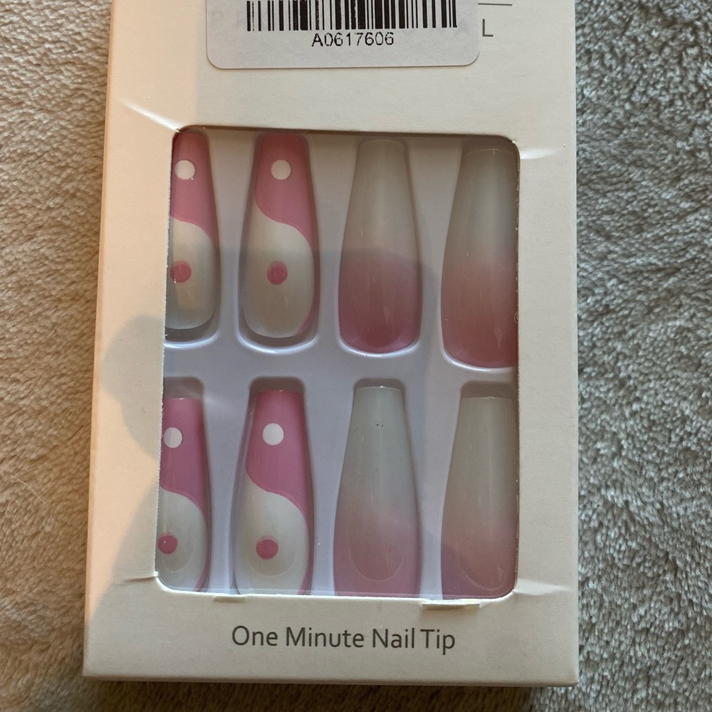 Press on nails